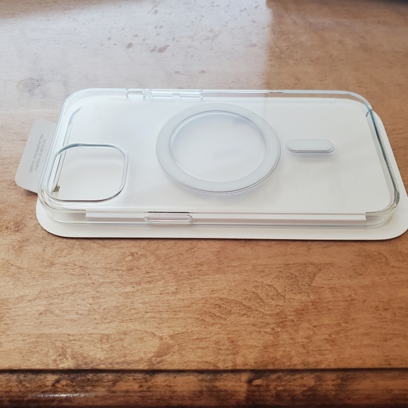 Apple iPhone 13 Clear Case with Magsafe - Picture 3 of 6